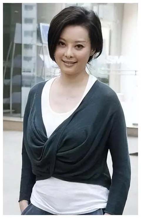 袁立 和张怡宁老公同居12年，分手后三婚两离，如今过的怎么样？