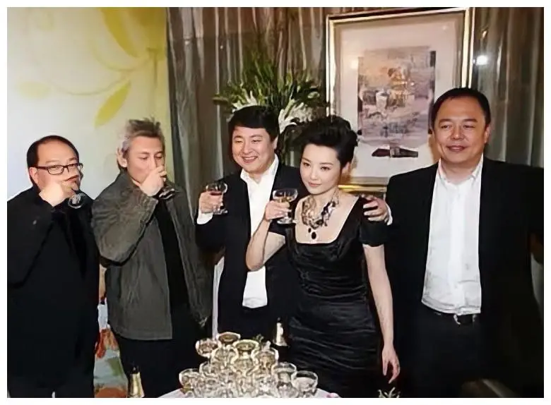 袁立 和张怡宁老公同居12年，分手后三婚两离，如今过的怎么样？