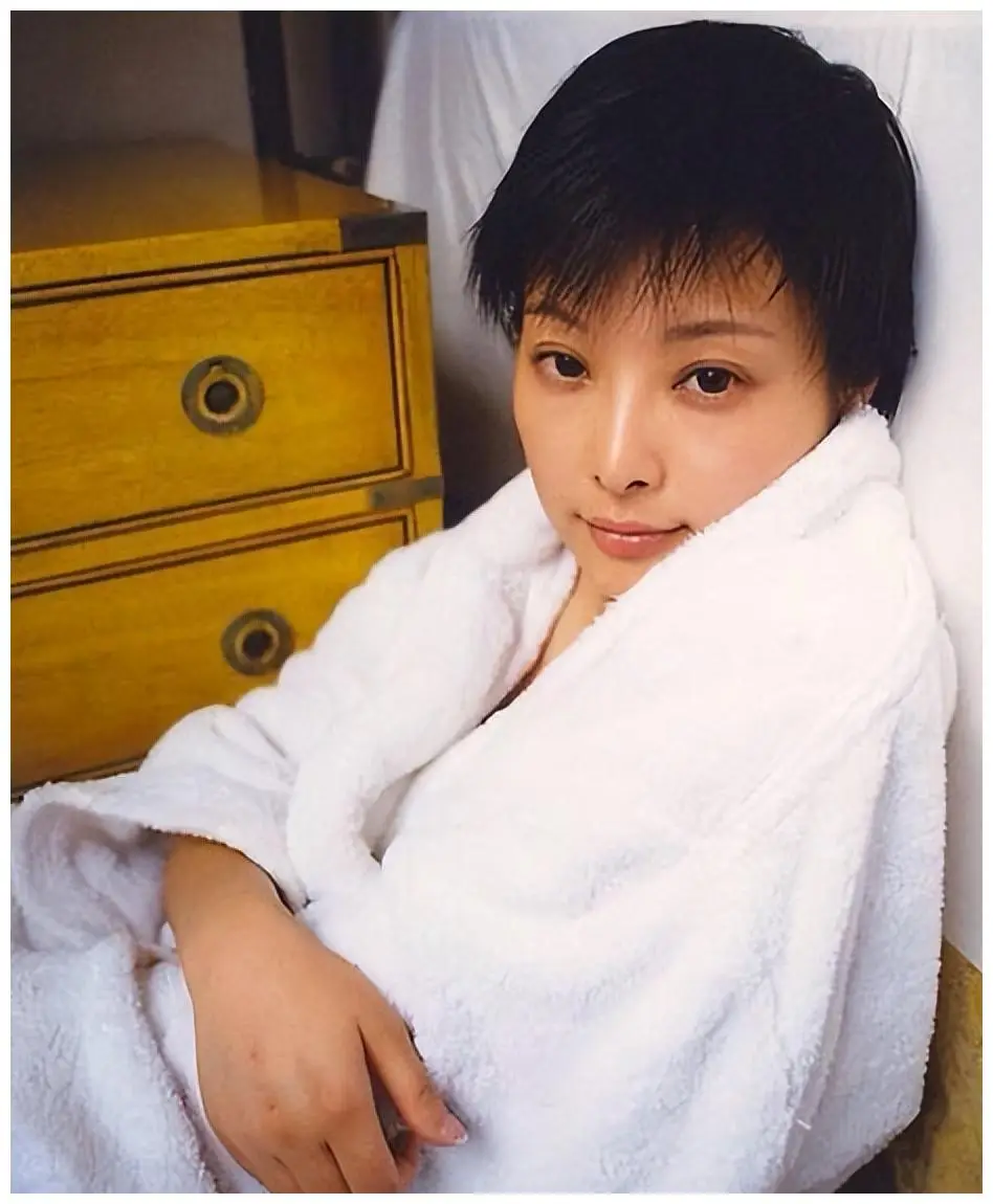 袁立 和张怡宁老公同居12年，分手后三婚两离，如今过的怎么样？