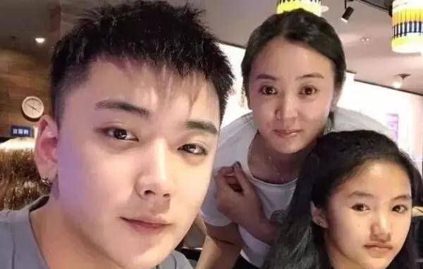 当年《变形记》中“小正太”杨桐，转身变学霸，留学出道成明星