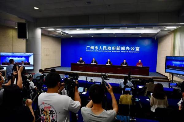 11日18时至12日15时，广州新增13例阳性感染者，两地调整为中风险地区