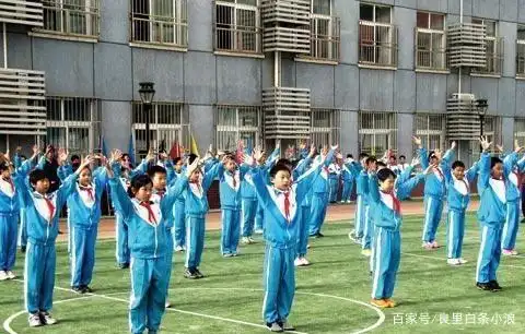 当时，《变形计》中的“小正太”杨桐变成了学霸
