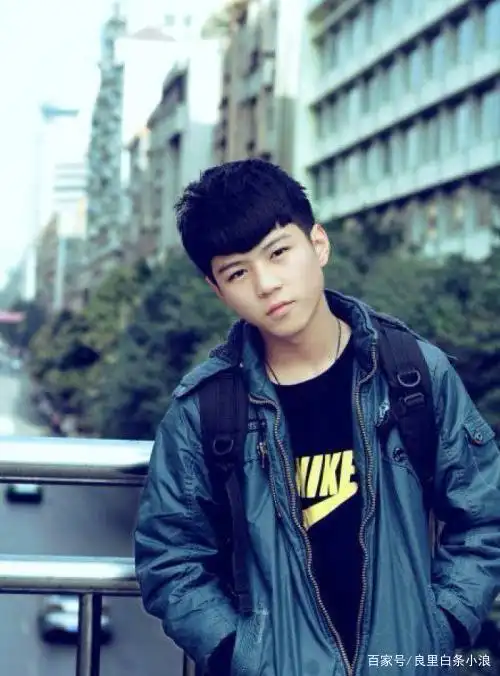 当时，《变形计》中的“小正太”杨桐变成了学霸