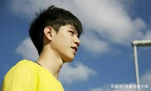 当时，《变形计》中的“小正太”杨桐变成了学霸