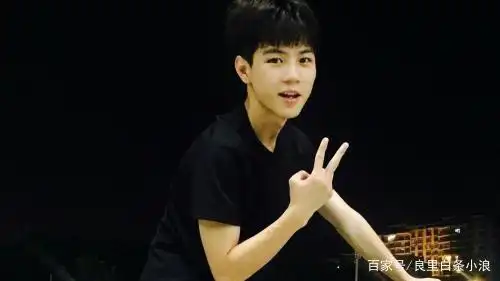 当时，《变形计》中的“小正太”杨桐变成了学霸