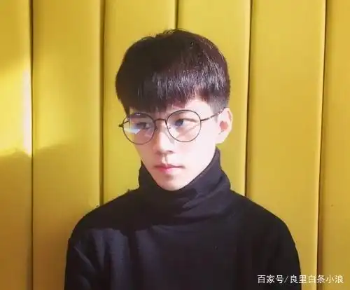 当时，《变形计》中的“小正太”杨桐变成了学霸