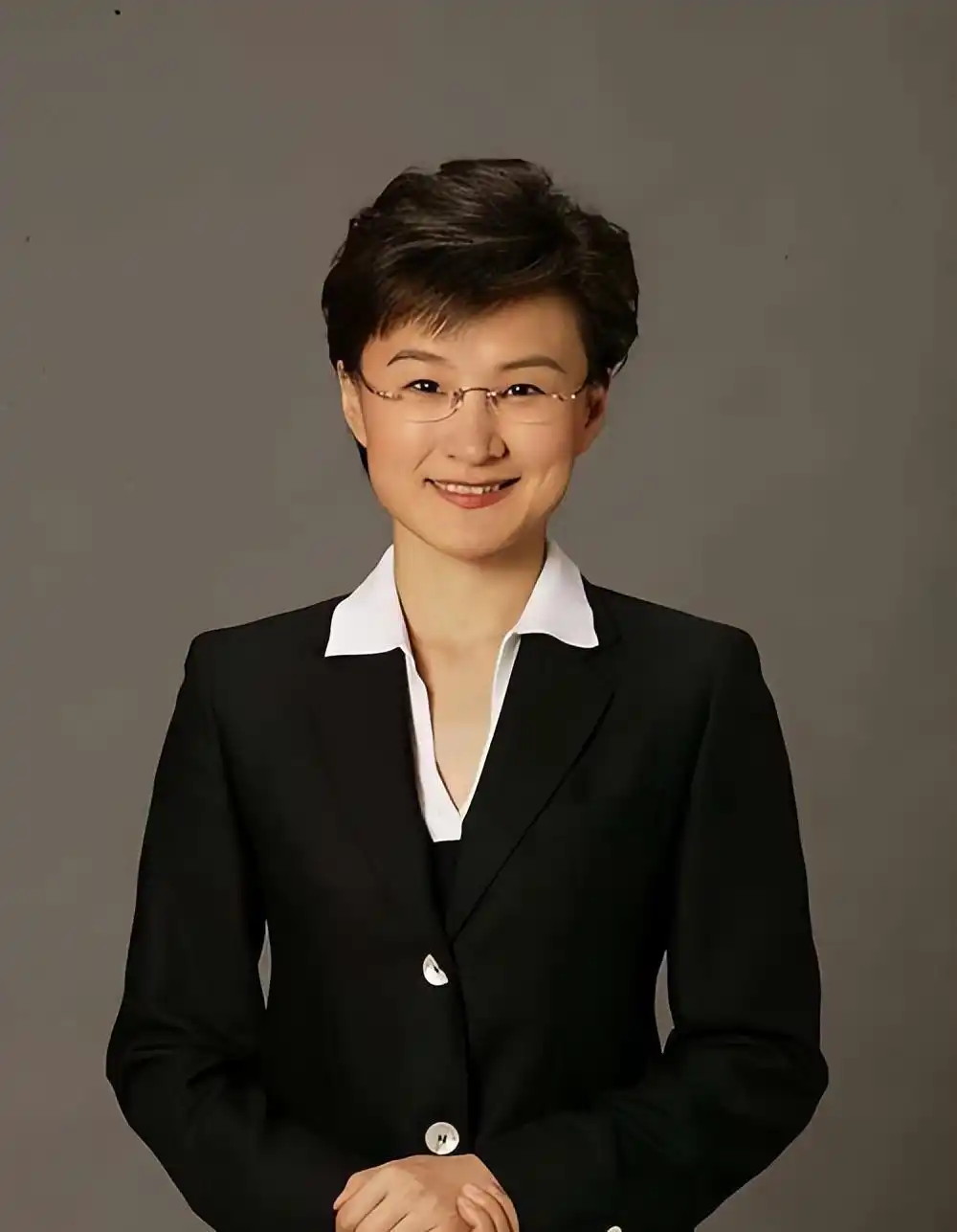 董倩与王世林：央视夫妻档如何平衡事业与家庭的幸福生活