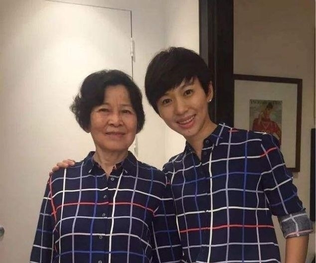 “央视国脸”欧阳夏丹：主持17年零失误，今为何突然“消失”？
