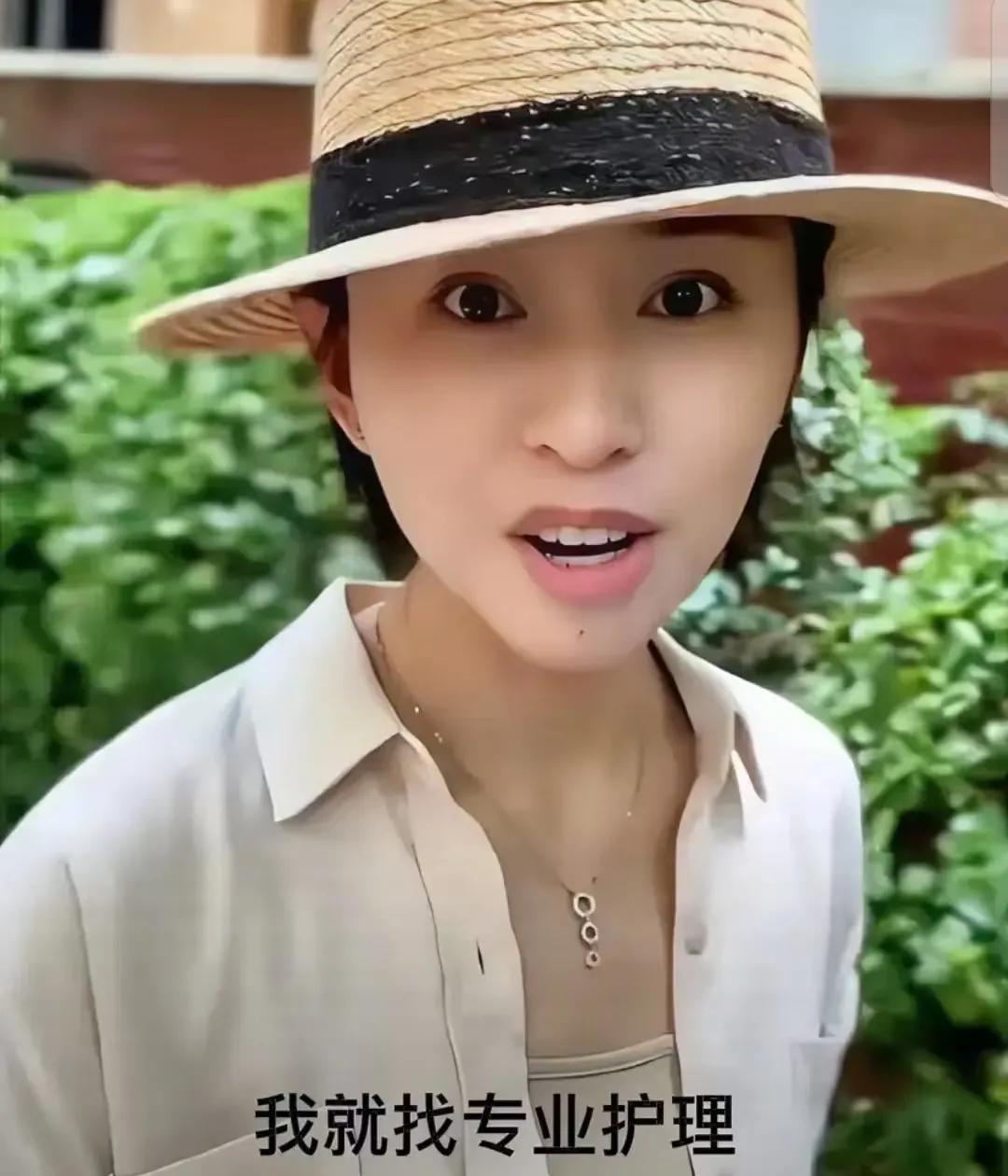 欧阳夏丹：父亲早逝母亲患癌，如今48岁无儿无女，没有固定职业