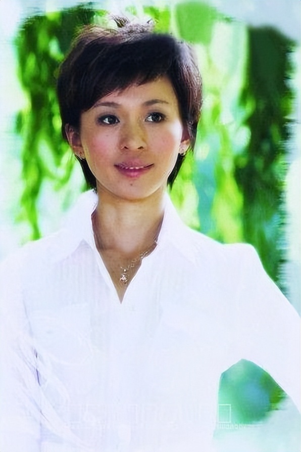 欧阳夏丹：父亲早逝母亲患癌，如今48岁无儿无女，没有固定职业