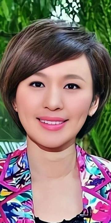 欧阳夏丹：父亲早逝母亲患癌，如今48岁无儿无女，没有固定职业