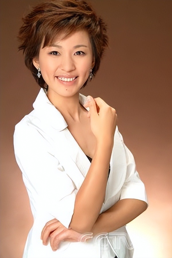 欧阳夏丹：父亲早逝母亲患癌，如今48岁无儿无女，没有固定职业