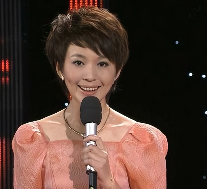 欧阳夏丹：父亲早逝母亲患癌，如今48岁无儿无女，没有固定职业