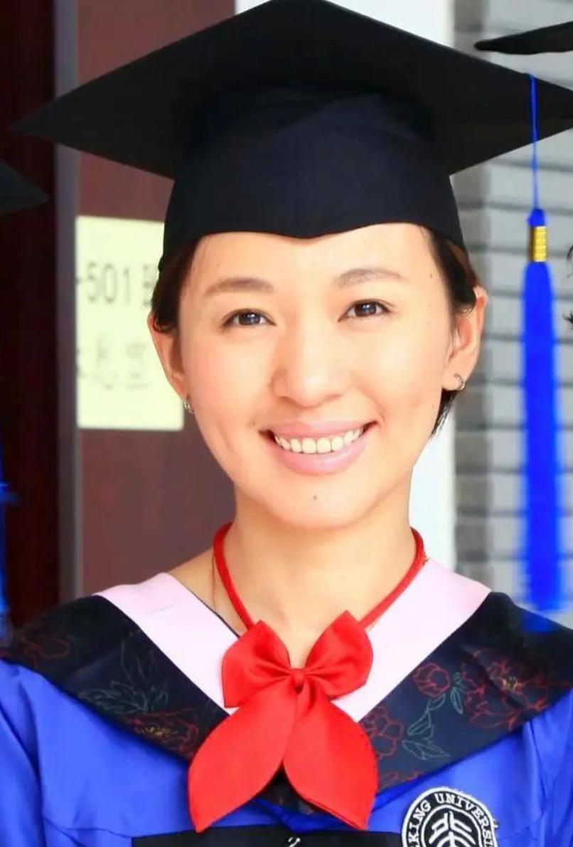 欧阳夏丹：父亲早逝母亲患癌，如今48岁无儿无女，没有固定职业