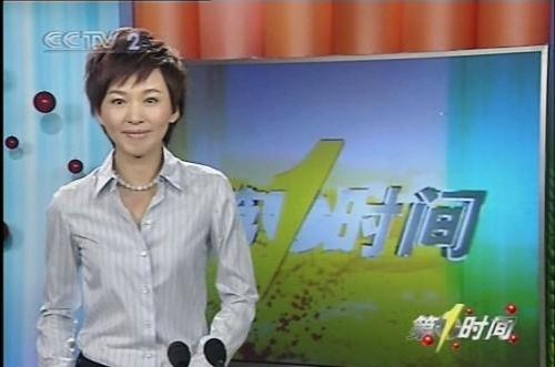 欧阳夏丹：父亲早逝母亲患癌，34岁主持《新闻联播》，43岁仍未婚