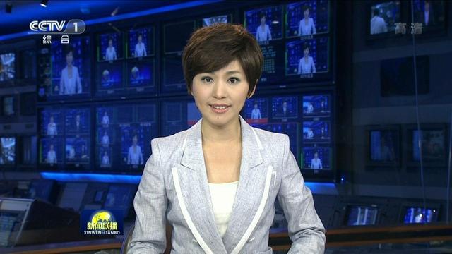 欧阳夏丹：父亲早逝母亲患癌，34岁主持《新闻联播》，43岁仍未婚