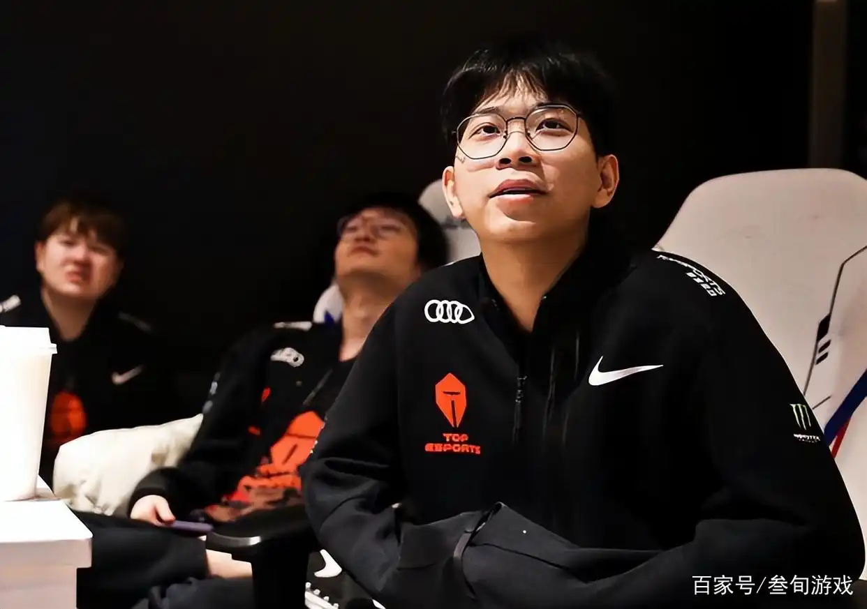 LOL：玩家排到小超梦，只要有人来帮忙，就猛亮弱爆，结局很舒适