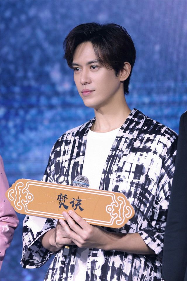 "黑道太子爷"当演员，舍弃20亿遗产和江湖地位，只为父亲从小教诲
