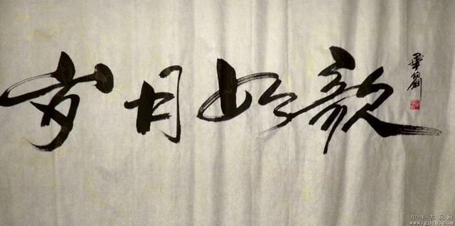 老毕皈依佛门?出门遮颜头发掉不少，面容憔悴身体大不如从前