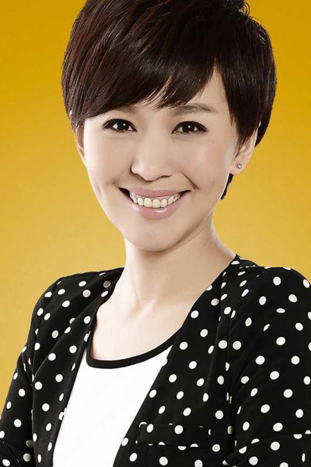 央视主持人欧阳夏丹：父亲曾患癌去世，母亲也患癌，45岁依然单身