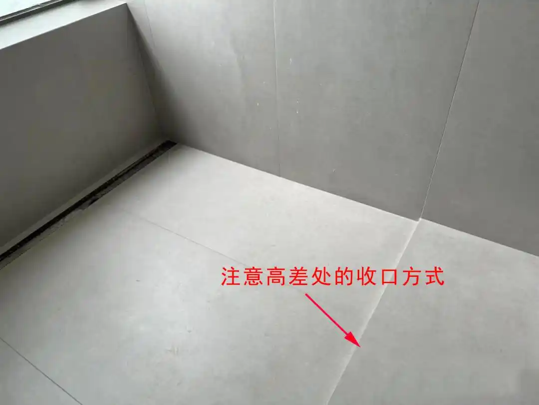 这个教科书式极简卫浴间，把「简单又高级」玩明白了