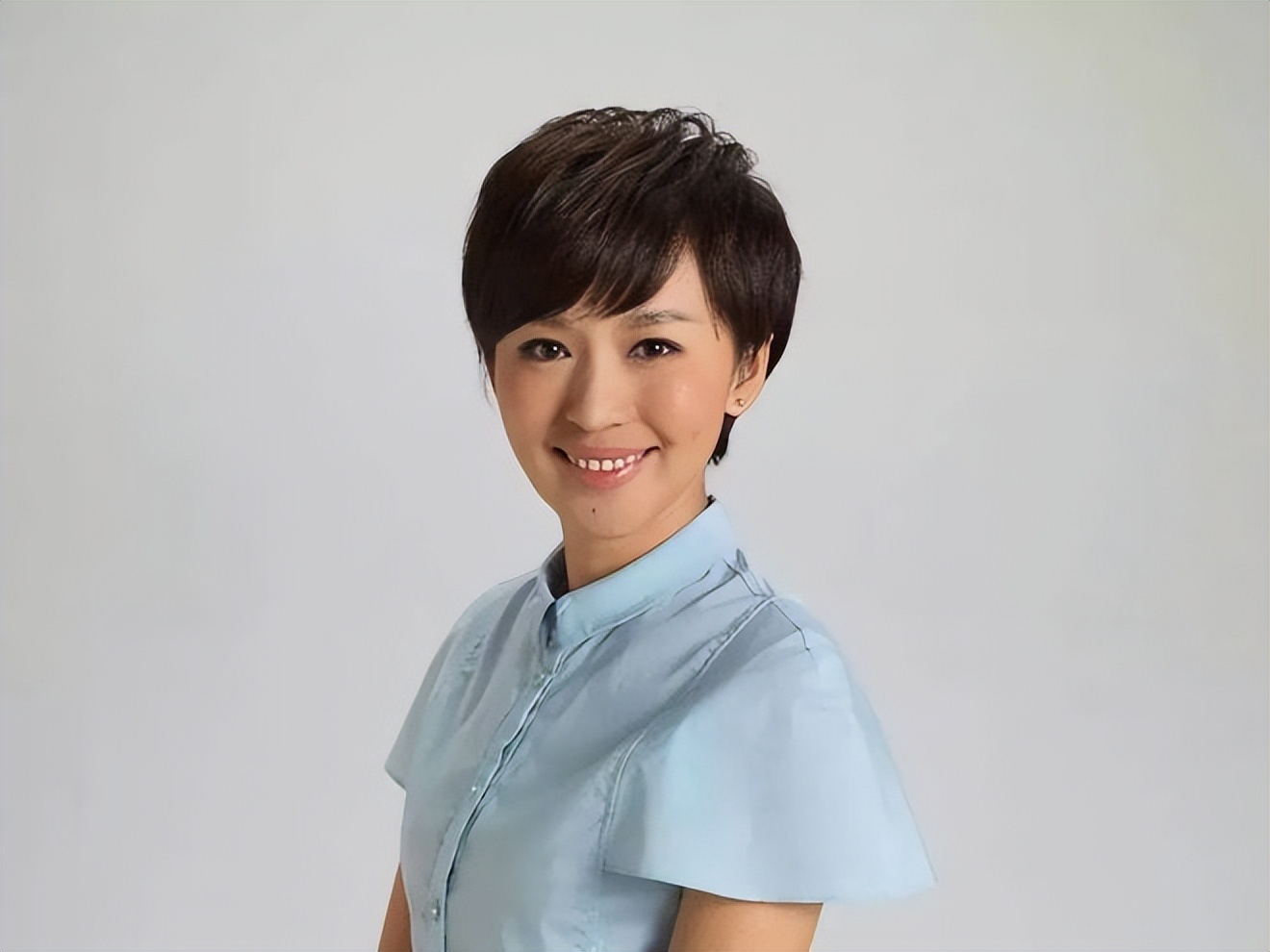 消失3年，央视“国脸”欧阳夏丹，已经走上了另一条人生大道了
