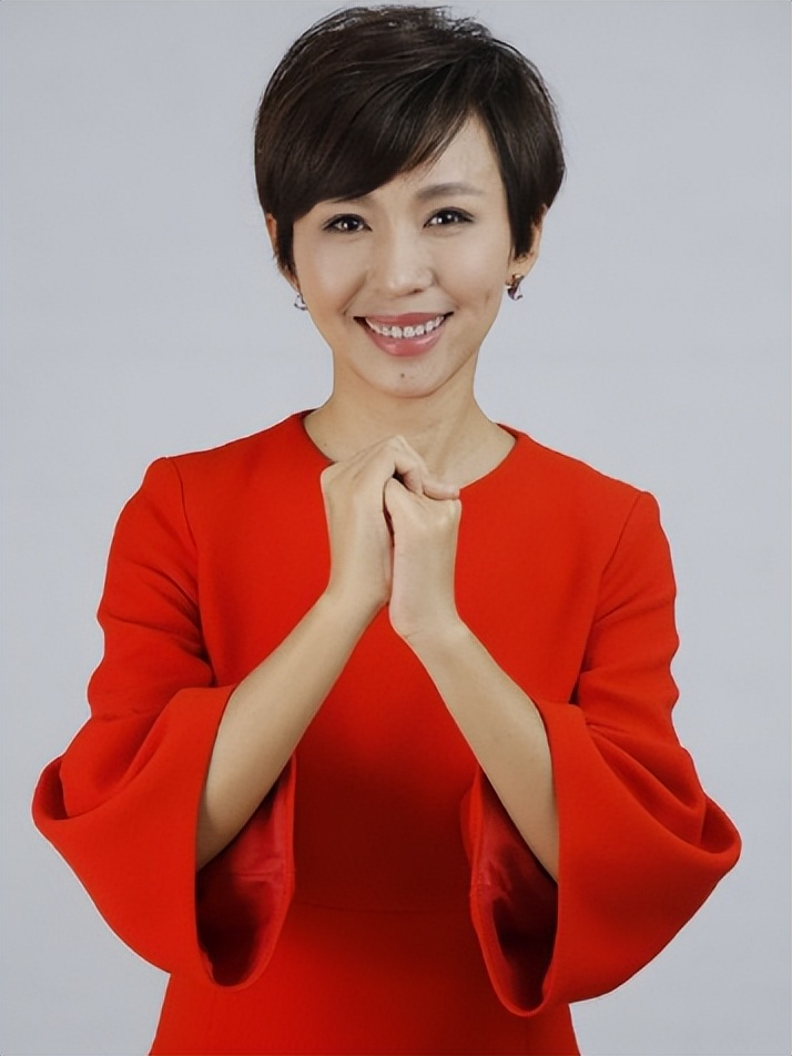 消失3年，央视“国脸”欧阳夏丹，已经走上了另一条人生大道了