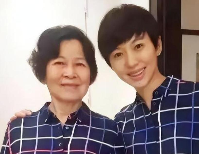 消失3年，央视“国脸”欧阳夏丹，已经走上了另一条人生大道了