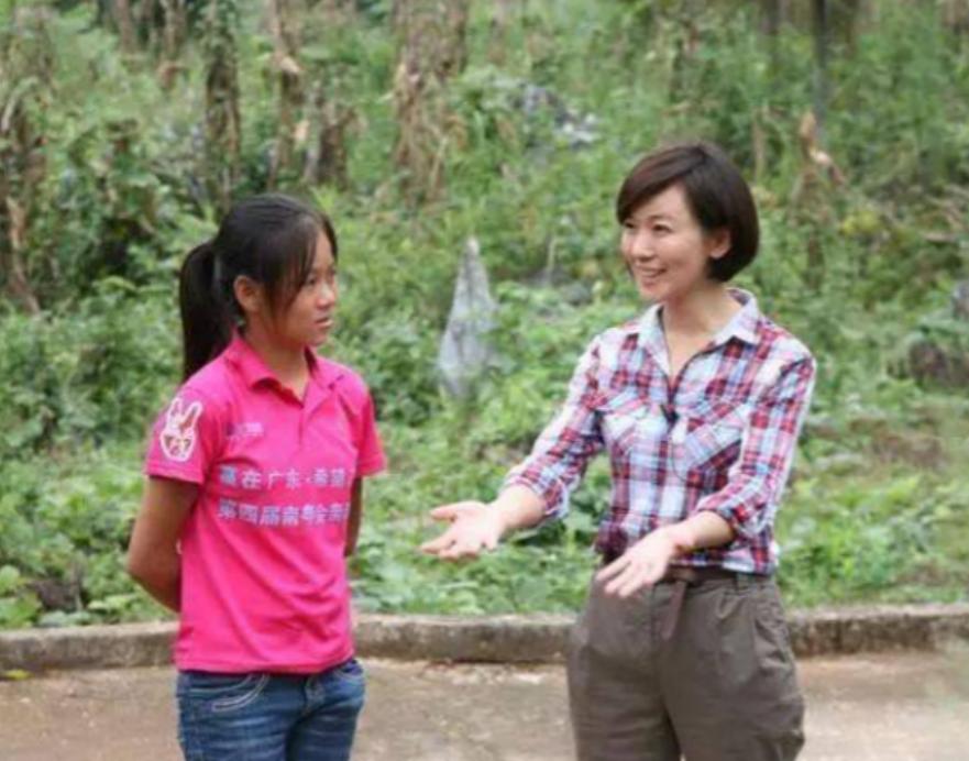 消失3年，央视“国脸”欧阳夏丹，已经走上了另一条人生大道了