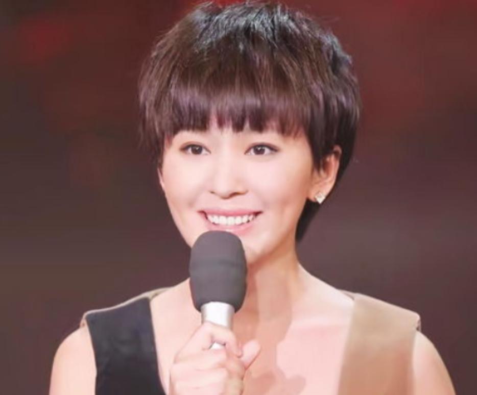 消失3年，央视“国脸”欧阳夏丹，已经走上了另一条人生大道了