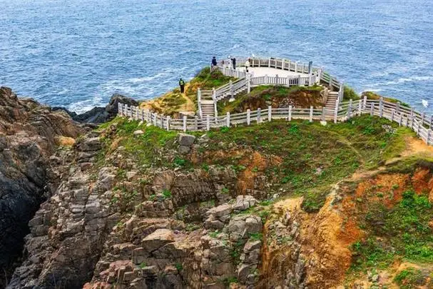 平潭旅游必去十大景点：从风车田到蓝眼泪，解锁海蚀奇观的浪漫密码