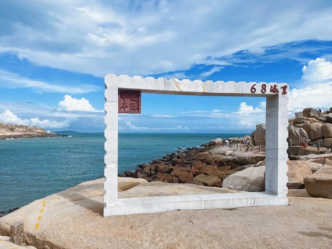 平潭旅游必去十大景点：从风车田到蓝眼泪，解锁海蚀奇观的浪漫密码