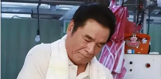 6个老婆”同住一屋，每人每月7万零花钱，71岁又娶第七房小娇妻