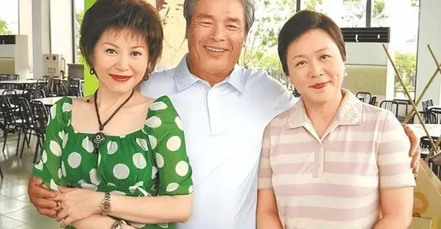 6个老婆”同住一屋，每人每月7万零花钱，71岁又娶第七房小娇妻