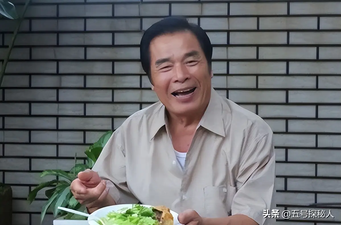 “6个老婆”同住一屋，每人每月7万零花钱，71岁还娶第七房小娇妻