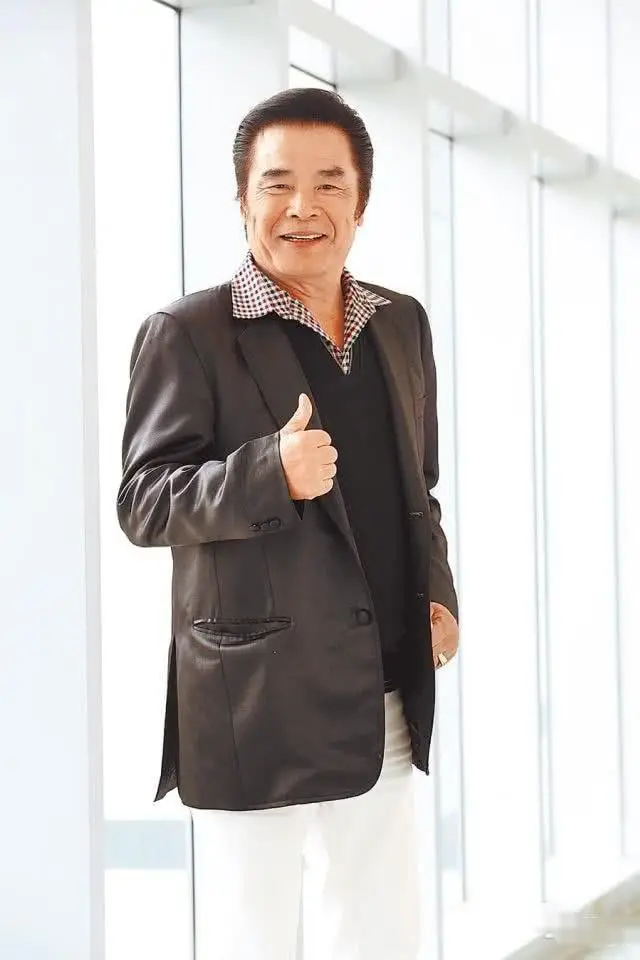“6个老婆”同住一屋，每人每月7万零花钱，71岁又娶第7房小娇妻
