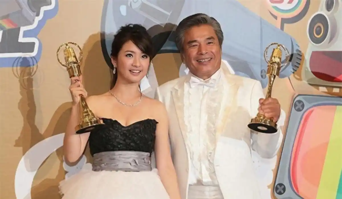 他是“现实版韦小宝”，二妻五妾，71岁时娶小20岁红颜知己做七房