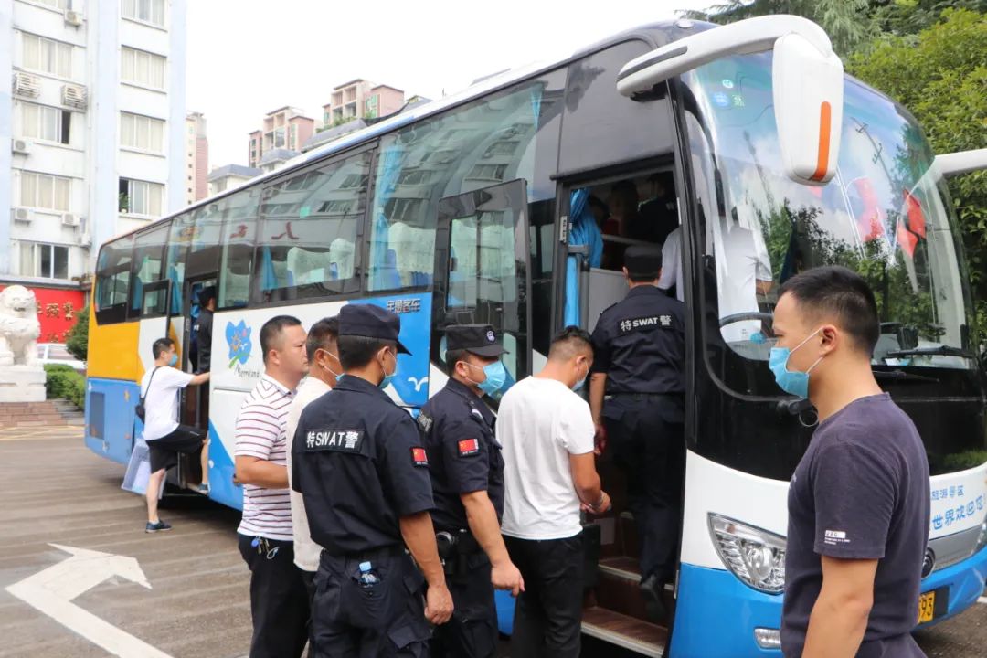 “加入公司投资项目就能月入百万……”桂林打掉这个特大传销组织，涉案金额6000多万