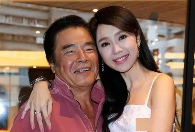 一妻五妾，六妻同堂！每人每月7万零花钱，71岁又娶第七房小娇妻