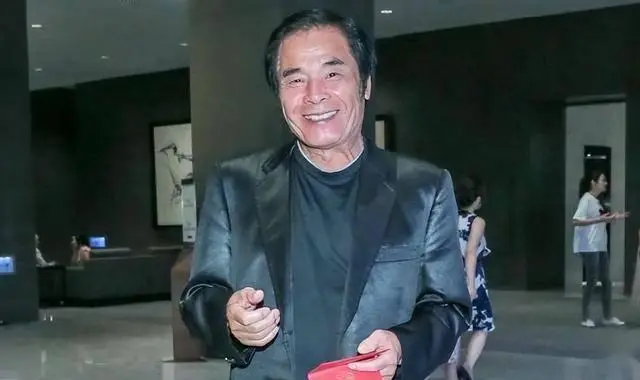 一妻五妾，六妻同堂！每人每月7万零花钱，71岁又娶第七房小娇妻