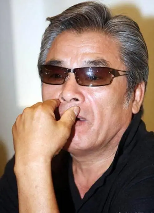 一妻五妾，六妻同堂！每人每月7万零花钱，71岁又娶第七房小娇妻