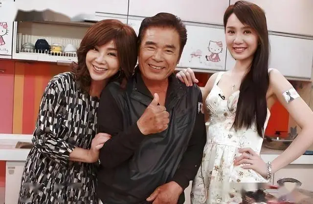 一妻五妾，六妻同堂！每人每月7万零花钱，71岁又娶第七房小娇妻