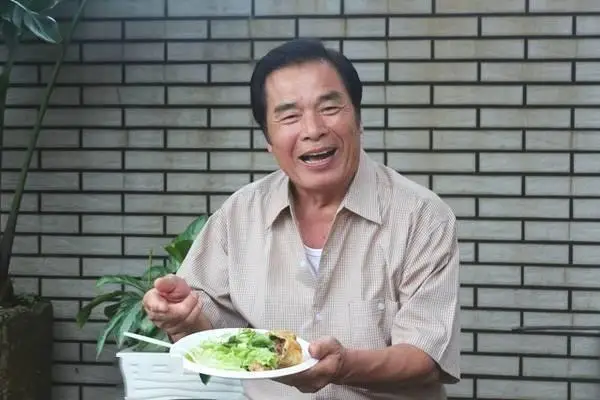 一妻五妾，六妻同堂！每人每月7万零花钱，71岁又娶第七房小娇妻