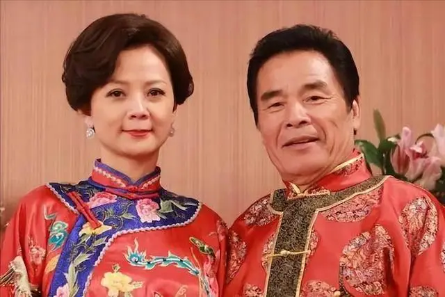 一妻五妾，六妻同堂！每人每月7万零花钱，71岁又娶第七房小娇妻