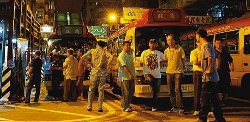 新义安“尖东霸王”李泰龙，叱咤风云无人能敌，却暴毙在自家地盘