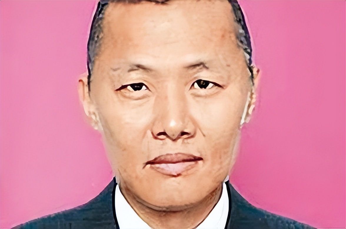 新义安“尖东霸王”李泰龙，叱咤风云无人能敌，却暴毙在自家地盘