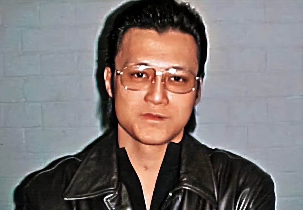 新义安“尖东霸王”李泰龙，叱咤风云无人能敌，却暴毙在自家地盘