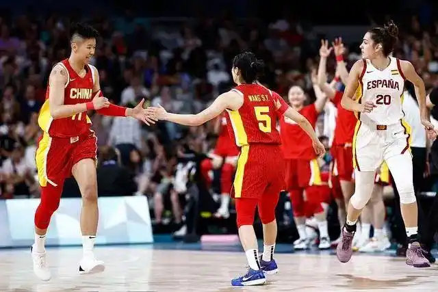 全场送出23个失误！中国女篮加时1分惜败西班牙
