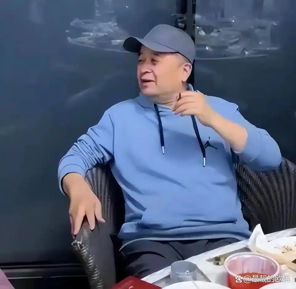 毕福剑现状曝光，离开央视九年，从事多项副业，早已衣食无忧