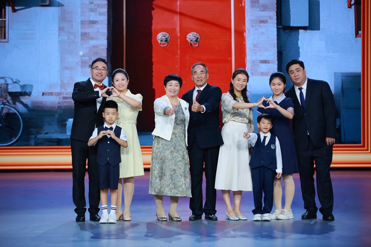 涵养好家风 共筑家国梦 《闪亮的名字—2025最美家庭发布仪式》10月2日播出